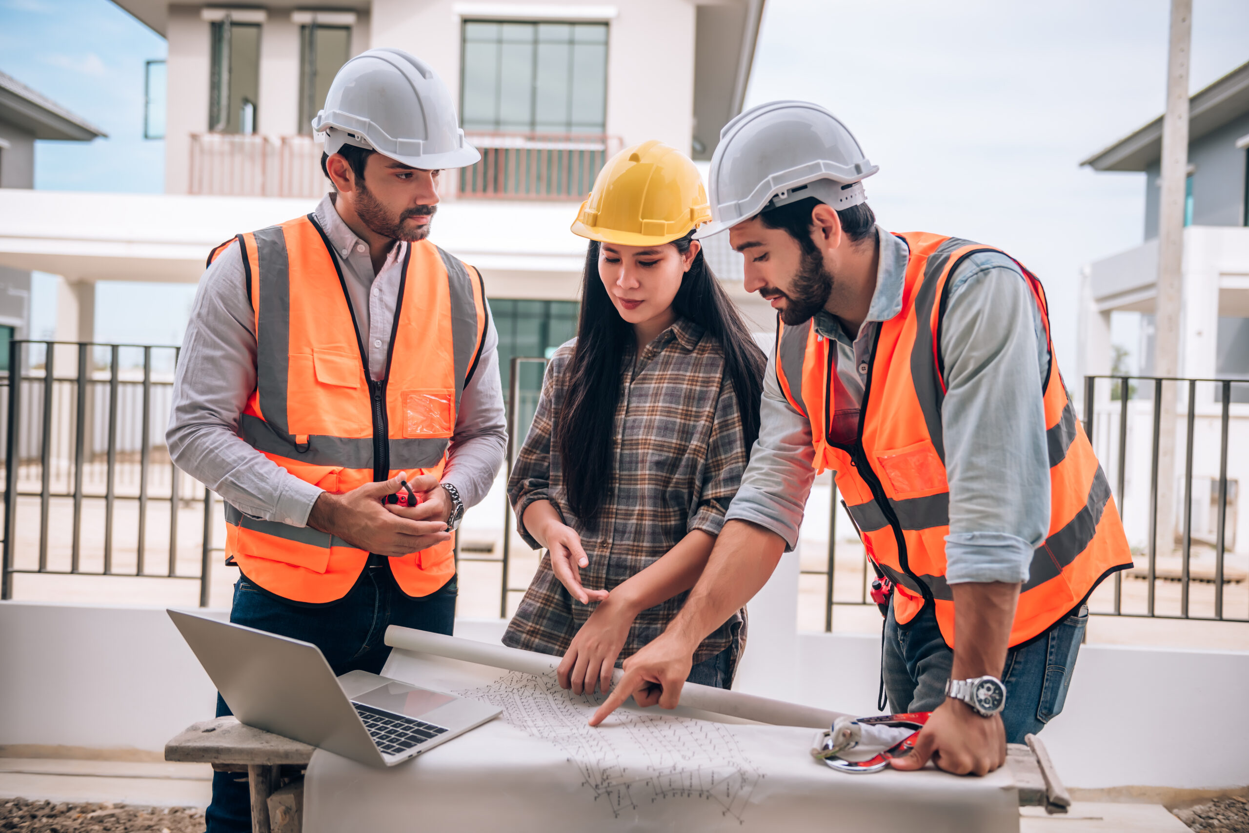 Mestre de obras: ele ainda é imprescindível